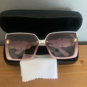Chanel White Sunglasses! Gold CC
